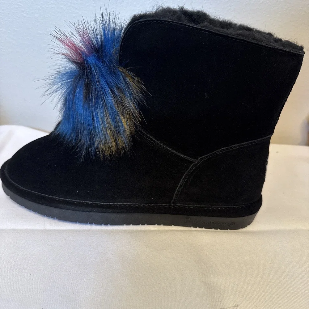 BEARPAW boots Libby Suede Sheepskin & wool Black With Multicolor Pom Size 10 NEW